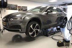 audi-car-detailing-quickjack