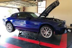 blue-mustang-gt-lifted-quickjack
